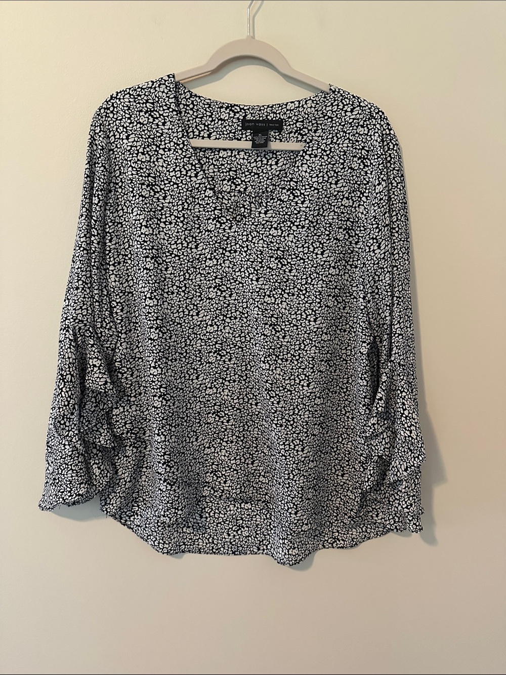Joan Vass Black & White Printed V-Neck Blouse